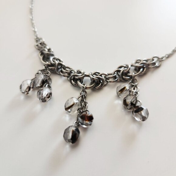 Gothic fairy dangly purple pearls necklace with a small silver chain - Picture 6 of 8